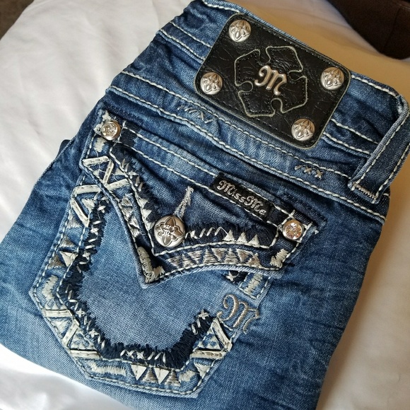 Miss Me Pants - Miss me embroidered pocket capris